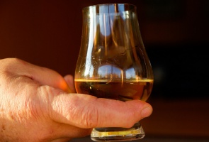 Dentysta alkoholik ma problemy (foto: pixabay) Sprawa dentysty alkoholika tkwi w sądzie