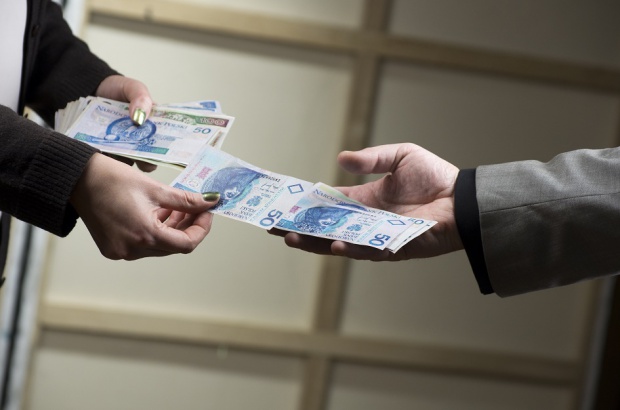 Ile za usługę stomatologiczną (foto: Fotolia/PTWP) Jak rozmawiać, a jak nie rozmawiać o kosztach leczenia w gabinecie stomatologicznym