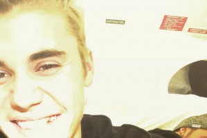 Justin Bieber ze złotym zębem Justin Bieber ma złoty ząb!