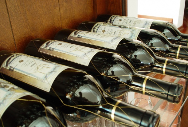 Wpływ wina na zęby (foto: freephotos) Wino - na zdrowie! Ale czy zębów?