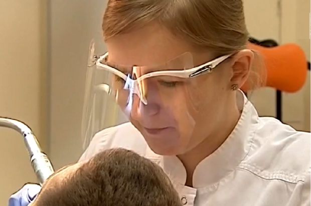 lek. dent. Magdalena Jamróz (źródło: TVP Rzeszów) Magdalena Jamróz najlepszą dentystką Podkarpacia