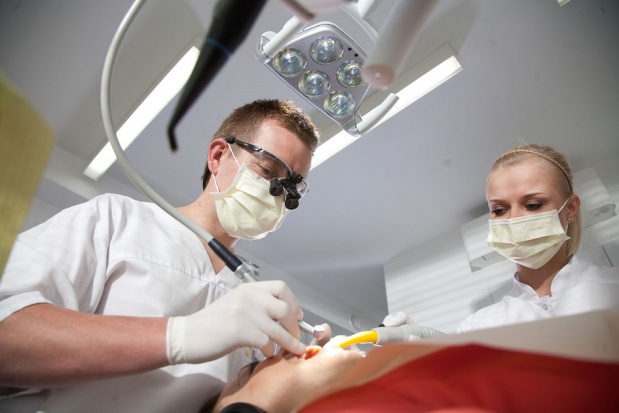 Usługi na światowym poziomie ściągają pacjentów (fot. Dental Clinic) Katowice na topie w denturystyce