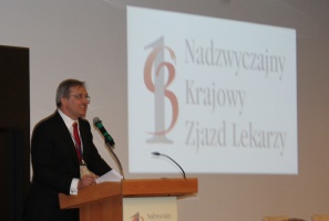 Maciej Hamankiewicz, prezes NRL podczas Nadzwyczajnego XIII Krajowego Zjazdu Lekarzy (foto: infoDENT24.pl) Maciej Hamankiewicz: zasada liberté, égalité, fraternité działa także w kwestii regulaminu wyborów
