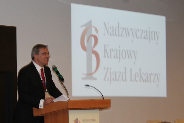 Maciej Hamankiewicz, prezes NRL podczas Nadzwyczajnego XIII Krajowego Zjazdu Lekarzy (foto: infoDENT24.pl) Maciej Hamankiewicz: zasada liberté, égalité, fraternité działa także w kwestii regulaminu wyborów