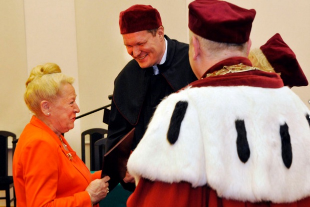 Uroczyste odnowienie dyplomu Prof. Barbara Adamowicz-Klepalska ma okrągły jubileusz ukończenia studiów