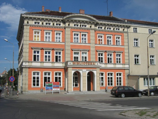 Biblioteka w Oleśnicy, w której można oglądać wystawę Wystawa poświęcona ojcu polskiej stomatologii