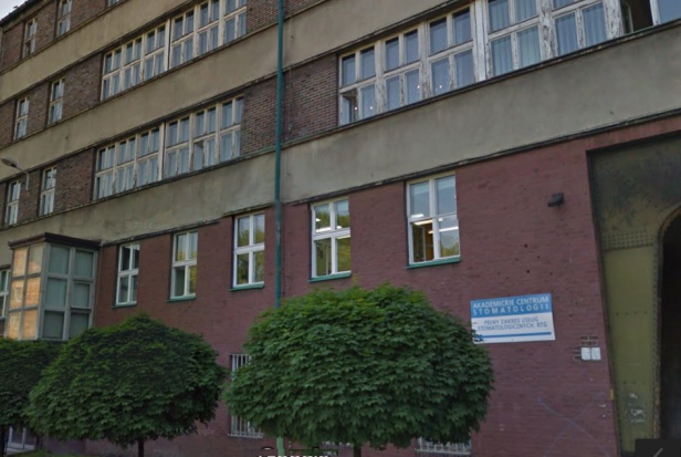 Akademickie Centrum Stomatologii w Zabrzu (źródło: Google Maps) ŚUM szuka dostawców fantomów stomatologicznych