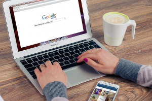 Najczęściej wyszukiwane "wybielanie zębów" (fot. pixabay) Leczenie zębów u Dr Google