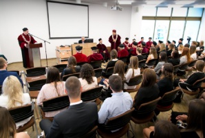 WUM studia doktoranckie WUM: kto chce być doktorantem? Jest szansa.