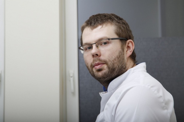 Lek. dent. Bartłomiej Iwańczyk, Zakład Chirurgii Stomatologicznej WUM Polski pomysł na problemy z perforacją błony Schneidera