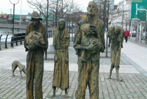 Pomnik ofiar wielkiego głodu w Dublinie (fot. wikipedia) Dieta zapisana w zębach