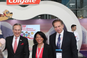 dr Patrick Hescot, prezydent FDI - wśród gości firmy Colgate – Palmolive (foto: infoDENT24.pl) Srebrne gody „Radosnego uśmiechu” Colgate – Palmolive