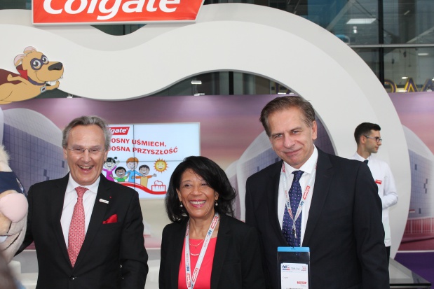 dr Patrick Hescot, prezydent FDI - wśród gości firmy Colgate – Palmolive (foto: infoDENT24.pl) Srebrne gody „Radosnego uśmiechu” Colgate – Palmolive