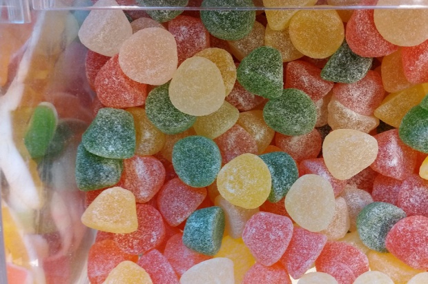 Kuszące reklamy słodyczy robią wiele szkody (fot. pixabay) Nestle zmienia jedną ze swoich reklam pod presją dentystów