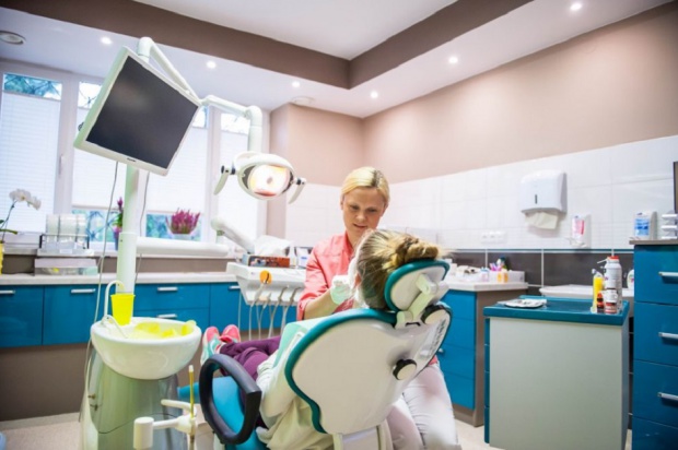 Dr Karolina Ochałek - Dentysta Roku 2015 w woj. podkarpackim W Besku dzieciom zęby leczą