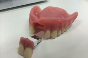 Nietypowe USB produkowane jest w Japonii i USA Turcja: przeciwnik Erdogana z pamięcią USB w protezie