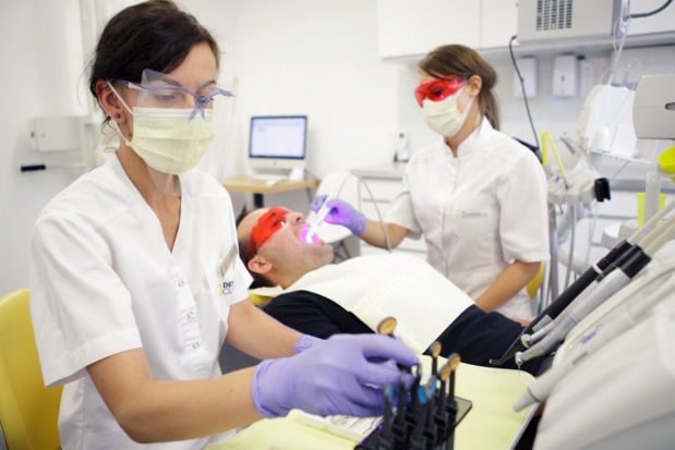 Dentim Clinic Kolejne dowody: choroby przyzębia skutkują zaburzeniami erekcji