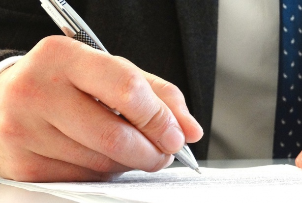 Przedłużanie kontraktów w Opolskim OW NFZ (foto: pixabay) OW NFZ w Opolu sonduje kto zechce przedłużyć kontrakt