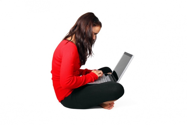 Kobieta, wykształcona, z dużego miata najczęściej korzysta z internetowych konsultacji (fot. pixabay) CBOS: lekarz dentysta kontra internet