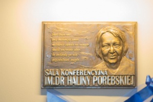 Tablica pamiątkowa ku czci Haliny Porębskiej (foto: W. Klemens OIL Gdańsk) Halina Porębska patronką sali konferencyjnej OIL w Gdańsku