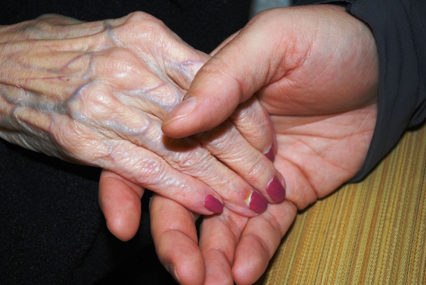 Skarżyskim Program senioralny (foto: pixabay) Dentysto włącz się w akcję „Skarżyski Program Seniora”