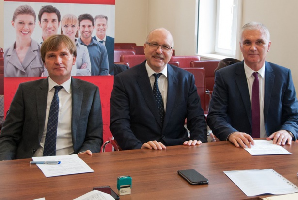 Marek Stekla, Roman Stekla, Andreas Meldau (nowy członek zarządu z ramienia HS) 80 proc. udziałów w spółce Marrodent należy do firmy Henry Schein