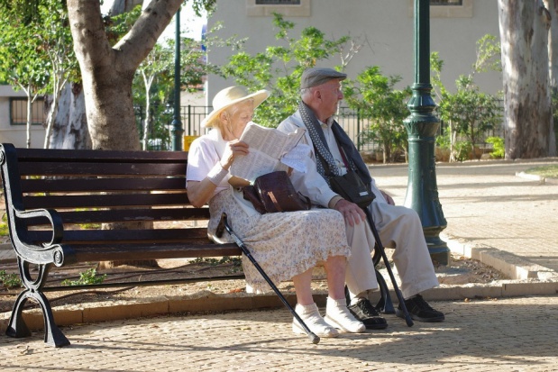 Seniorzy otrzymują 10 proc. zniżki na usługi stomatologiczne (fot. pixabay) Dzierżoniów: pacjent po 60-tce wyleczy zęby taniej