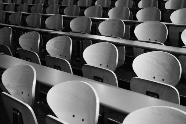 Kto będzie chciał studiować medycynę, gdy studia będą płatne? (fot. pixabay) Płatne studia medyczne? MZ - przeanalizuje