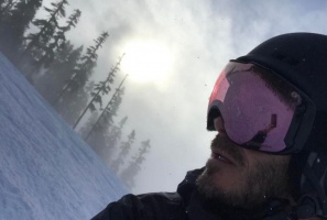 David Beckham podczas zimowych wakacji w Kanadzie (fot. Instagram) David Beckham złamał ząb