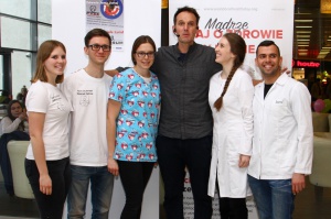 Akcję PTSS Zabrze wspierał kucharz Pascal Brodnicki, który odwiedził stanowisko wolontariuszy (fot. PTSS Zabrze) PTSS Zabrze: i już po ŚDZJM