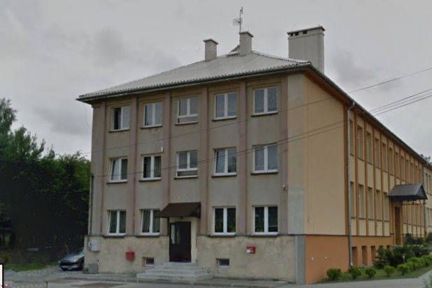 Zespół Szkół w Dłużcu (źródło: Google Maps) Pomysł na lekarsko – dentystyczny gabinet szkolny