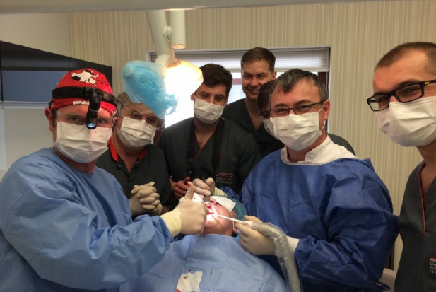 Moduł Kompetencyjny - implanatacje natychmiastowe, natychmiastowe obciążenie - prof. Jean Pierre Bernard I Ty możesz zostać godnym zaufania dentystą implantologiem. Czyli jakim?