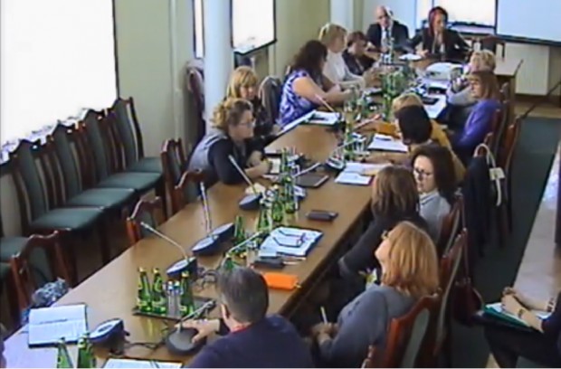 Posiedzenie Parlamentarnego Zespołu ds. pielęgniarek, położnych i innych pracowników opieki zdrowotnej (źródło: Sejm) Dentysta w szkole – odtrąbienie odwrotu