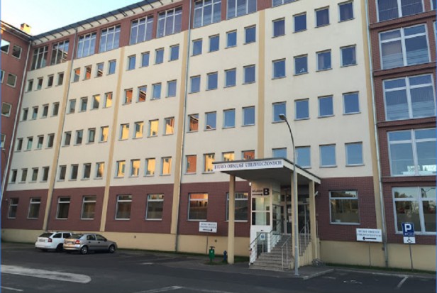 Śląski NFZ zawiesza konkursy na leczenie stomatologiczne (fot. Wikipedia) NFZ Katowice unieważnia konkurs na leczenie stomatologiczne