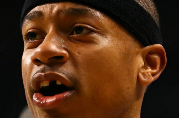 Isaiah Thomas po pierwszym urazie, w wyniku którego stracił jedynkę Kłopotów amerykańskiego koszykarza z powodu zębów c.d