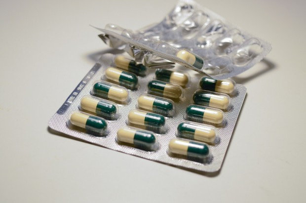 tablets-1796506_1920.jpg Zapobiegawczo antybiotyk przed ekstrakcją?