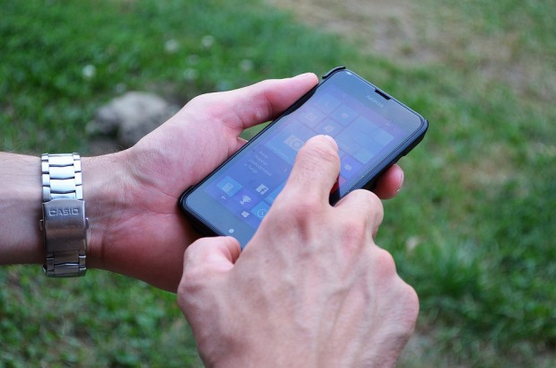 Pacjenci dobrze reagują na sms-y (fot. pixabay) Dentysto postaw na SMS-y