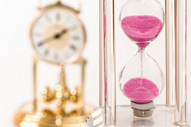 hourglass-1703330_1920.jpg NFZ w Katowicach przesuwa termin zakończenia konkursów