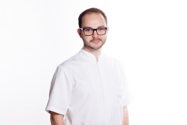Aliaksei Charniuk, lekarz dentysta z kliniki Stankowscy & Białach Stomatologia w Poznaniu (foto: archiwum) Przekaż pacjentom 6 argumentów za leczeniem zębów
