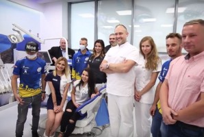 Żużlowcy w Maszewski Dental Clinic Maszewski Dental Clinic sponsoruje żużlowców