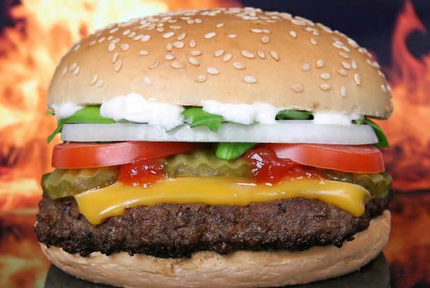 Ile dentysta może kupić hamburgerów? (foto: pixabay) Zarobki dentystów według indeksu Big Mac