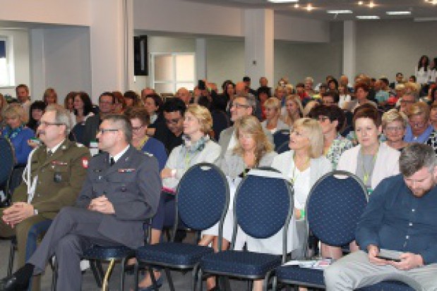 Sesja inauguracyjna podczas VII Łódzkich Spotkaniach Stomatologicznych (foto: infoDENT24.pl) Nareszcie, wkrótce kolejne Łódzkie Spotkania Stomatologiczne