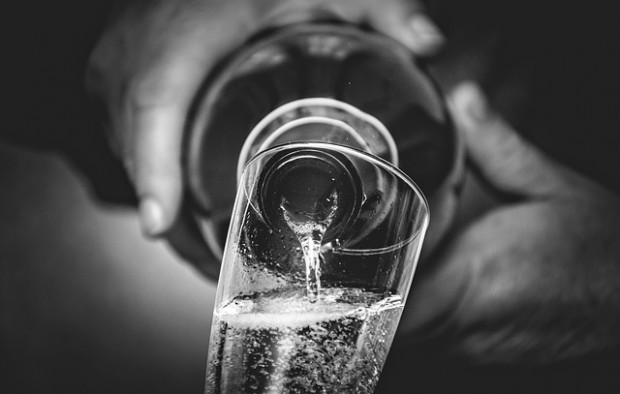 Popularny aperitif przyczyną próchnicy (fot. pixabay) P - jak prosecco i próchnica