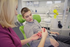Bruksizm powszechny (foto: Dentim Clinic) Stres zabija zęby