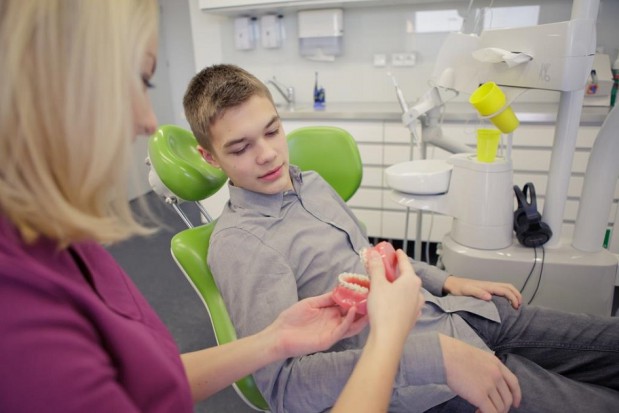 Bruksizm powszechny (foto: Dentim Clinic) Stres zabija zęby