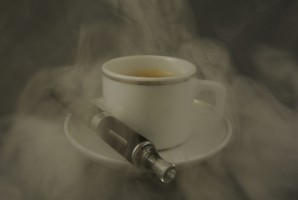 Nie ma zdrowych nałogów - dowodzą badania naukowe (fot. pixabay) E-papierosy równie szkodliwe jak tradycyjne