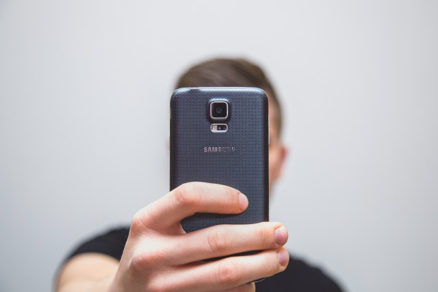 Selfie ma spory potencjał diagnostyczny, dowodzą badania (fot. pixabay) Selfie świetne w tropieniu powikłań po zabiegu stomatologicznym