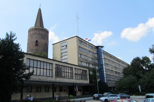 W Opolu pytania o dentystę w szkole (źródło: Wikipedia) Czy Opole przygotowane jest na przyjęcie dentysty w szkole?