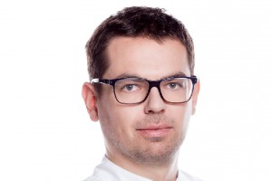 Marcin Kopeć, stomatolog z kliniki Stankowscy & Białach Stomatologia w Poznaniu. Aspiryna rozprawi się z próchnicą?