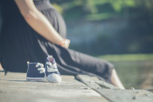 Paląca ciężarna a zawiązki zębów u dziecka (fot. pixabay) Matka pali w ciąży - dziecku brakuje zawiązków zębów